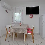 Apartmán With Parking Space Lopar, Rab - 18005 Lopar