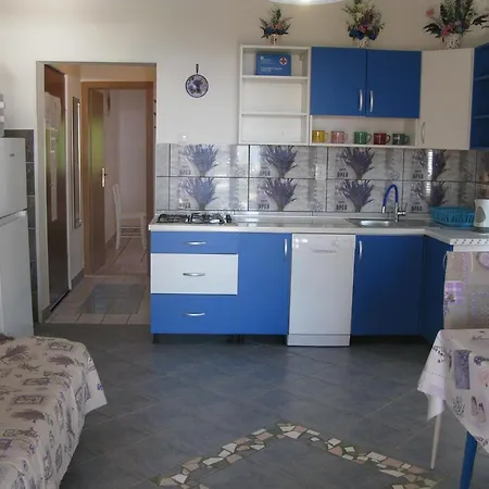Appartamento With Parking Space Lopar, Rab - 18005