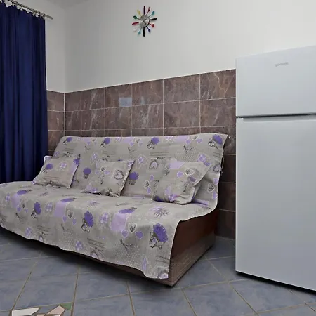 With Parking Space - Rab - 18005 Apartamento Lopar