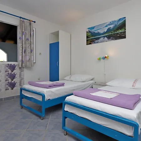 With Parking Space - Rab - 18005 Apartamento Lopar