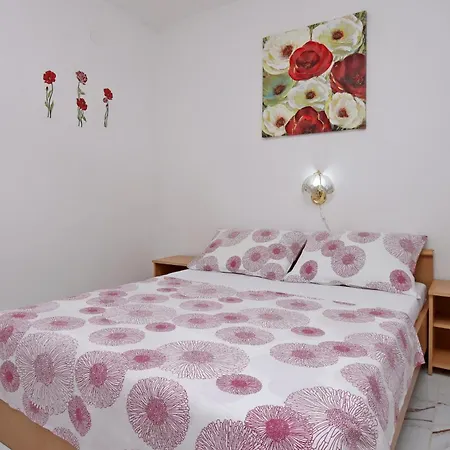 Appartamento With Parking Space Lopar, Rab - 18005 *